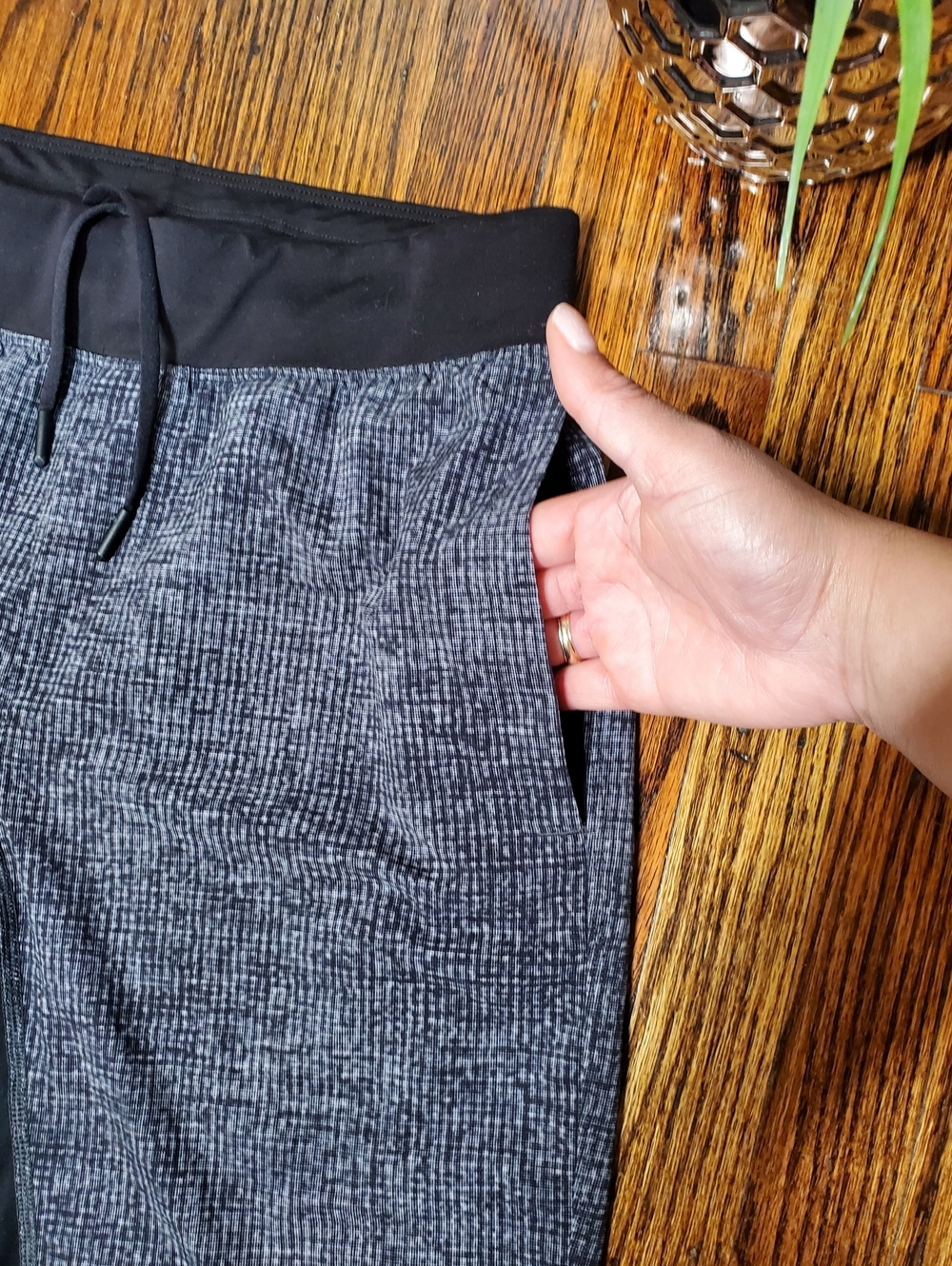 Lululemon Men's T.H.E Short Luxtreme Liner 9"  Grey Athletic with Black Sz M - Picture 9 of 16